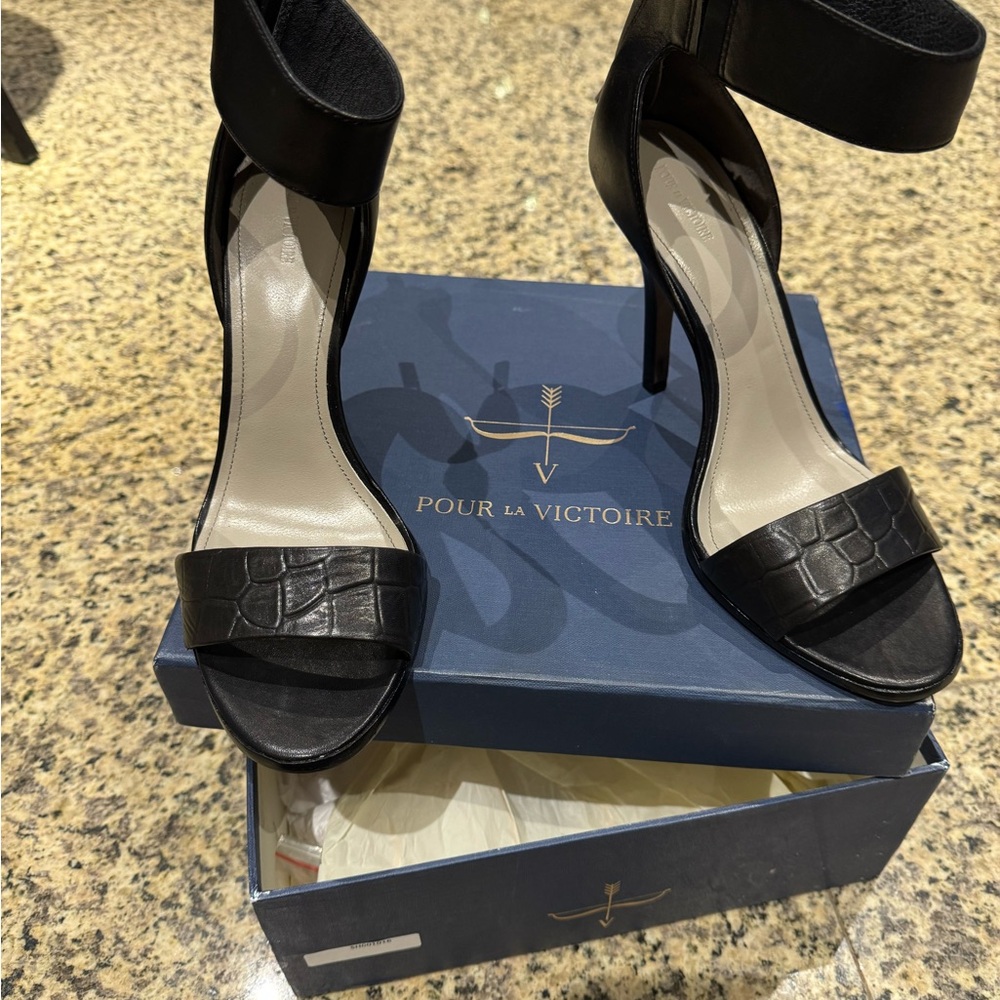 Pour La Victoire Black Women's Heels